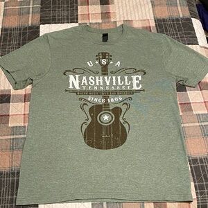 Nashville Tennessee Guitar Sage Green Graphic Tee Gildan Soft Style Women’s M